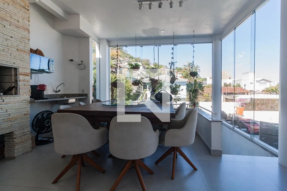Furnished studio in a building with a pool — photo 36