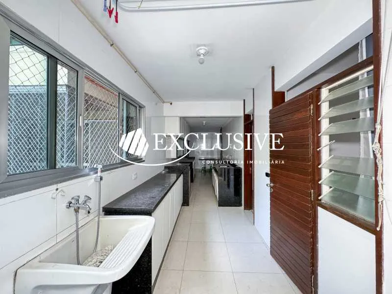 Residential apartment with 4 bedrooms and enclosed balcony — photo 29