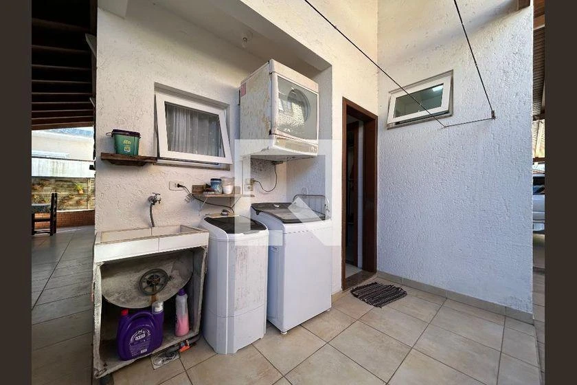 Furnished 284 m² house with 4 bedrooms and balcony — photo 34