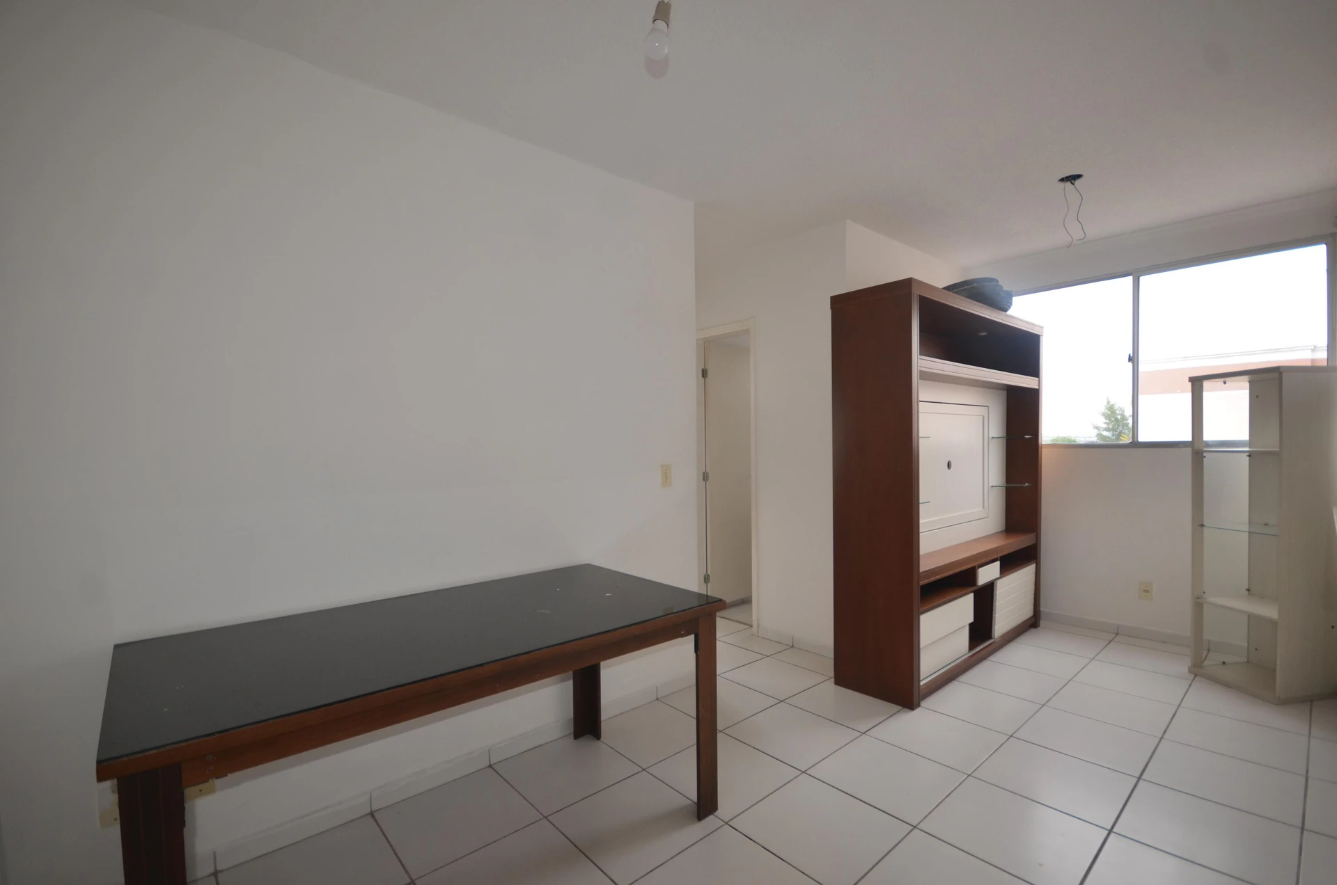Unfurnished 2-bedroom apartment with 1 parking space
