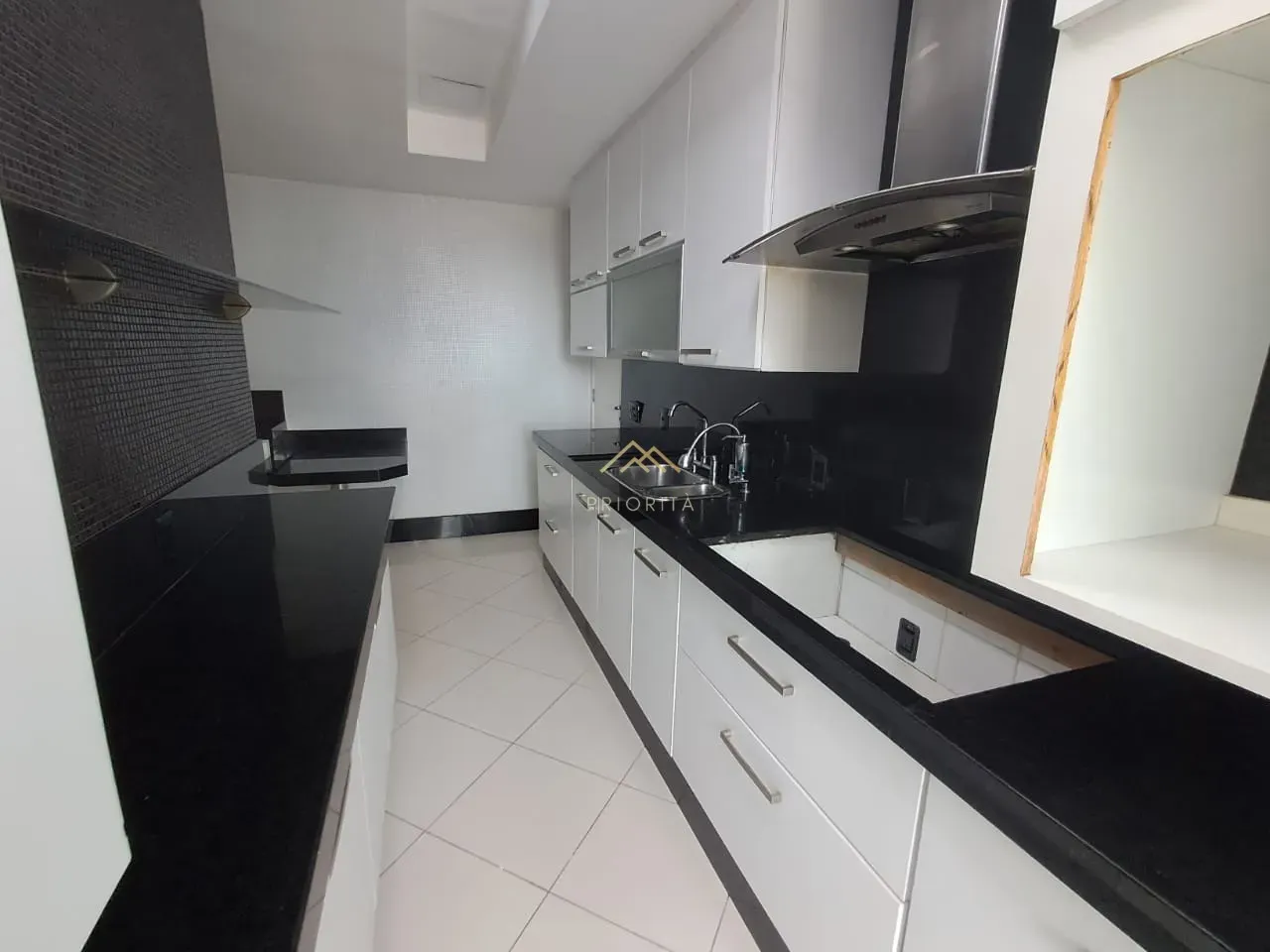 Apartamento sem mobília com 3 quartos e varanda envidraçada — photo 28