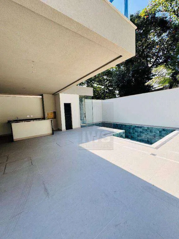 Modern house with 5 en-suite bedrooms and air conditioning — photo 16