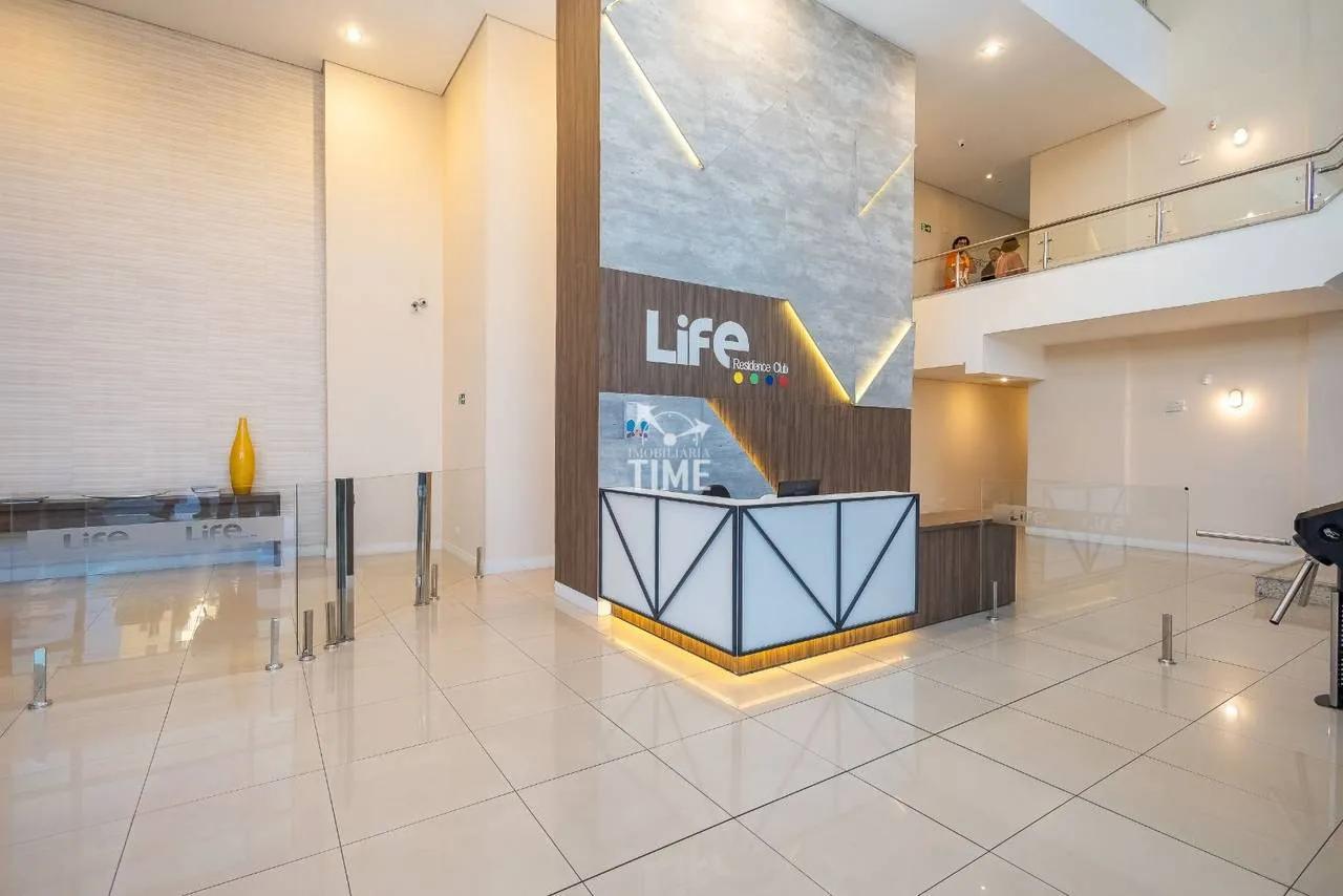 Wood or laminate floors in a 3-bedroom apartment, 78 m² — photo 39