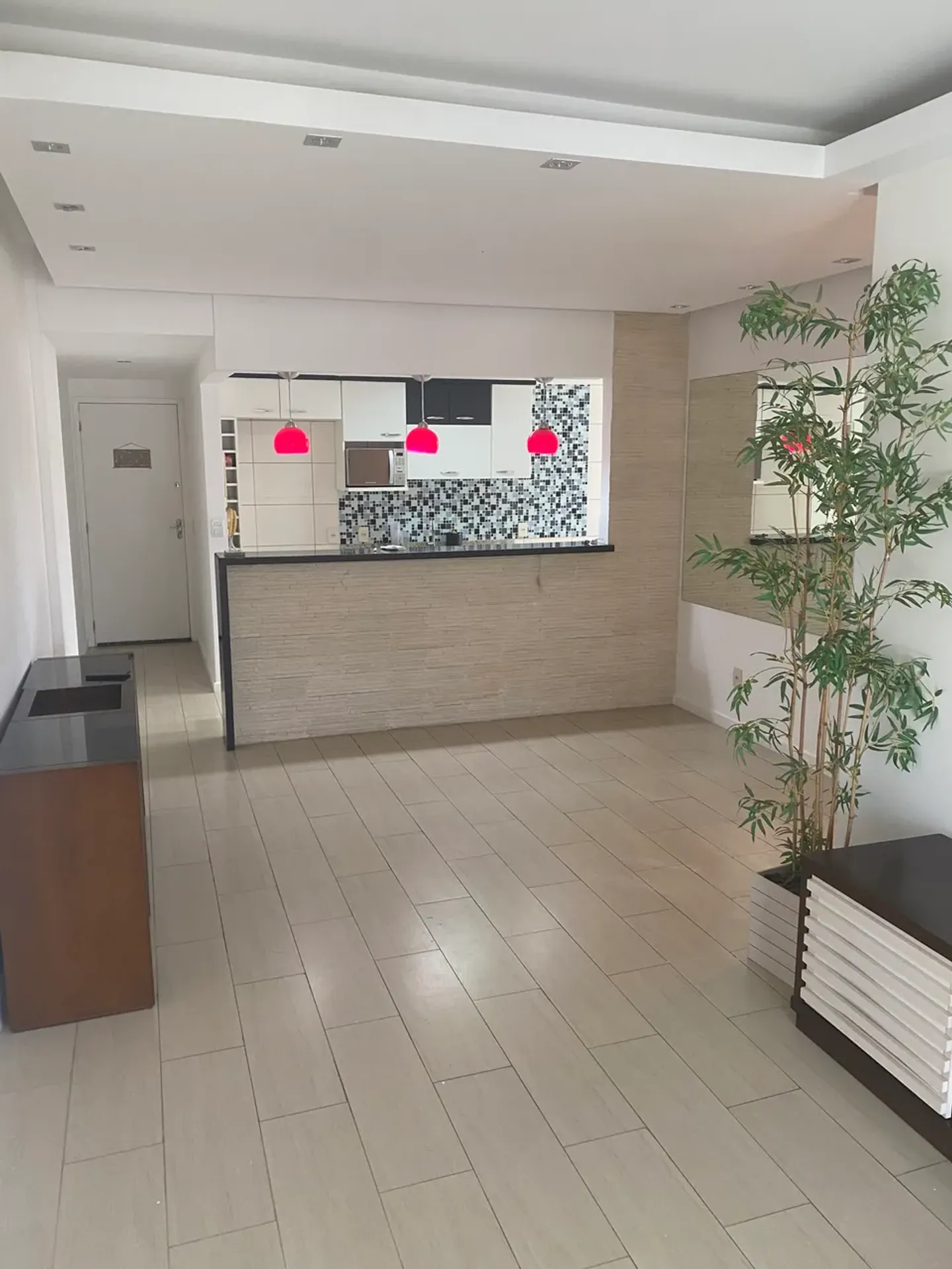 Furnished apartment, 91 m², with a glass-enclosed balcony — photo 8