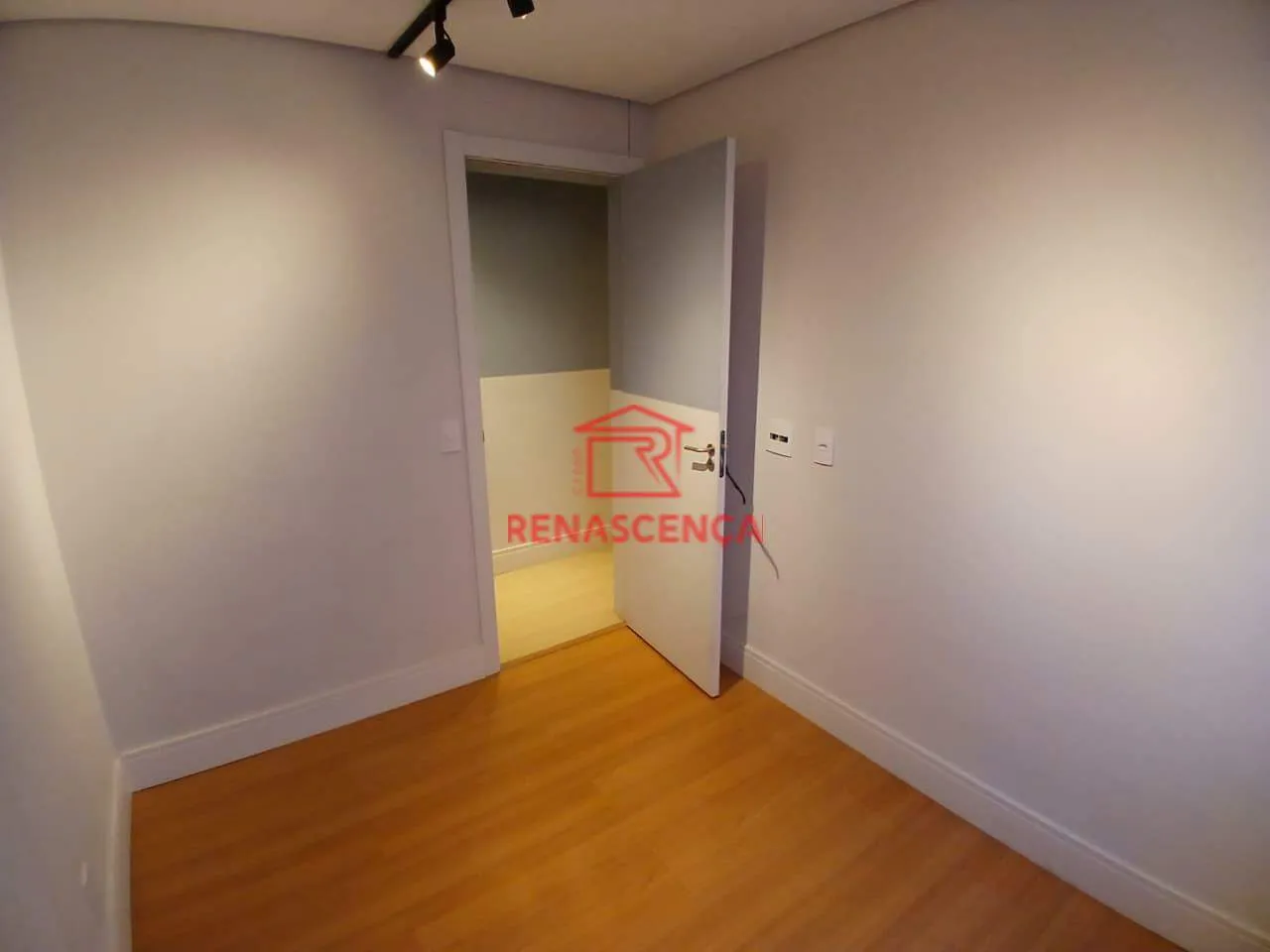 Unfurnished 2-bedroom apartment with 1 bathroom — photo 11