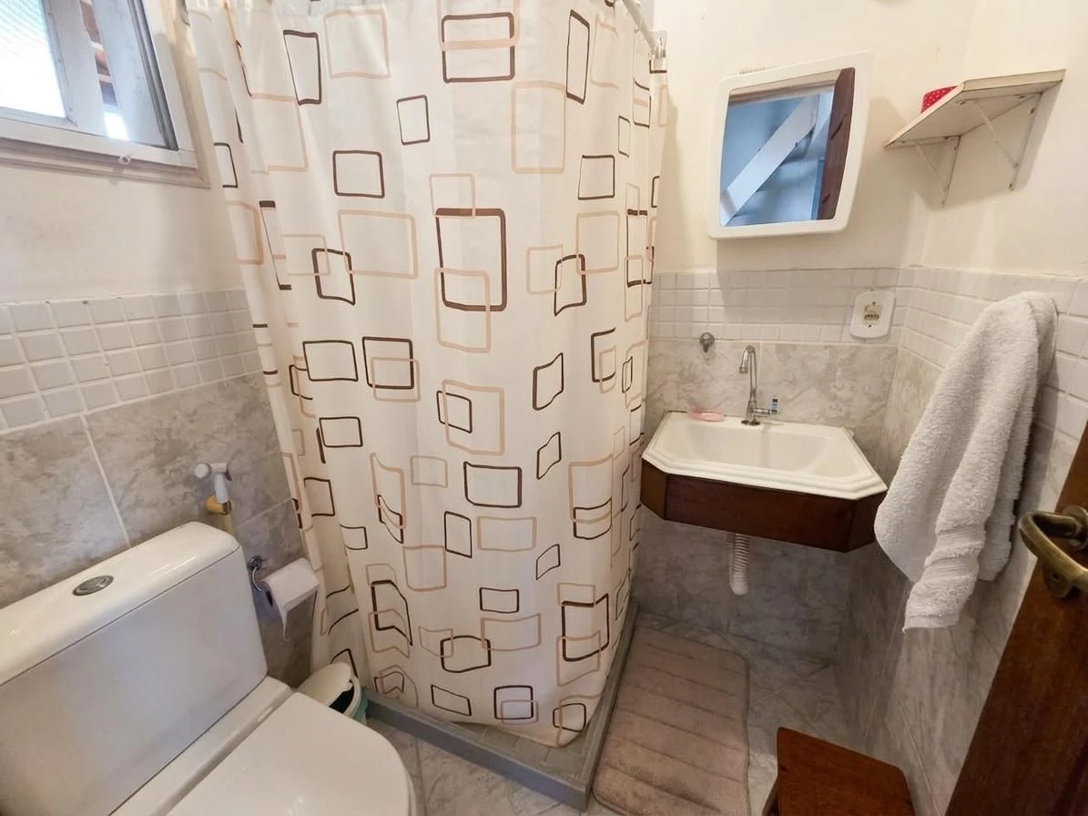 Furnished 1-bedroom house with 2 bathrooms and parking — photo 12
