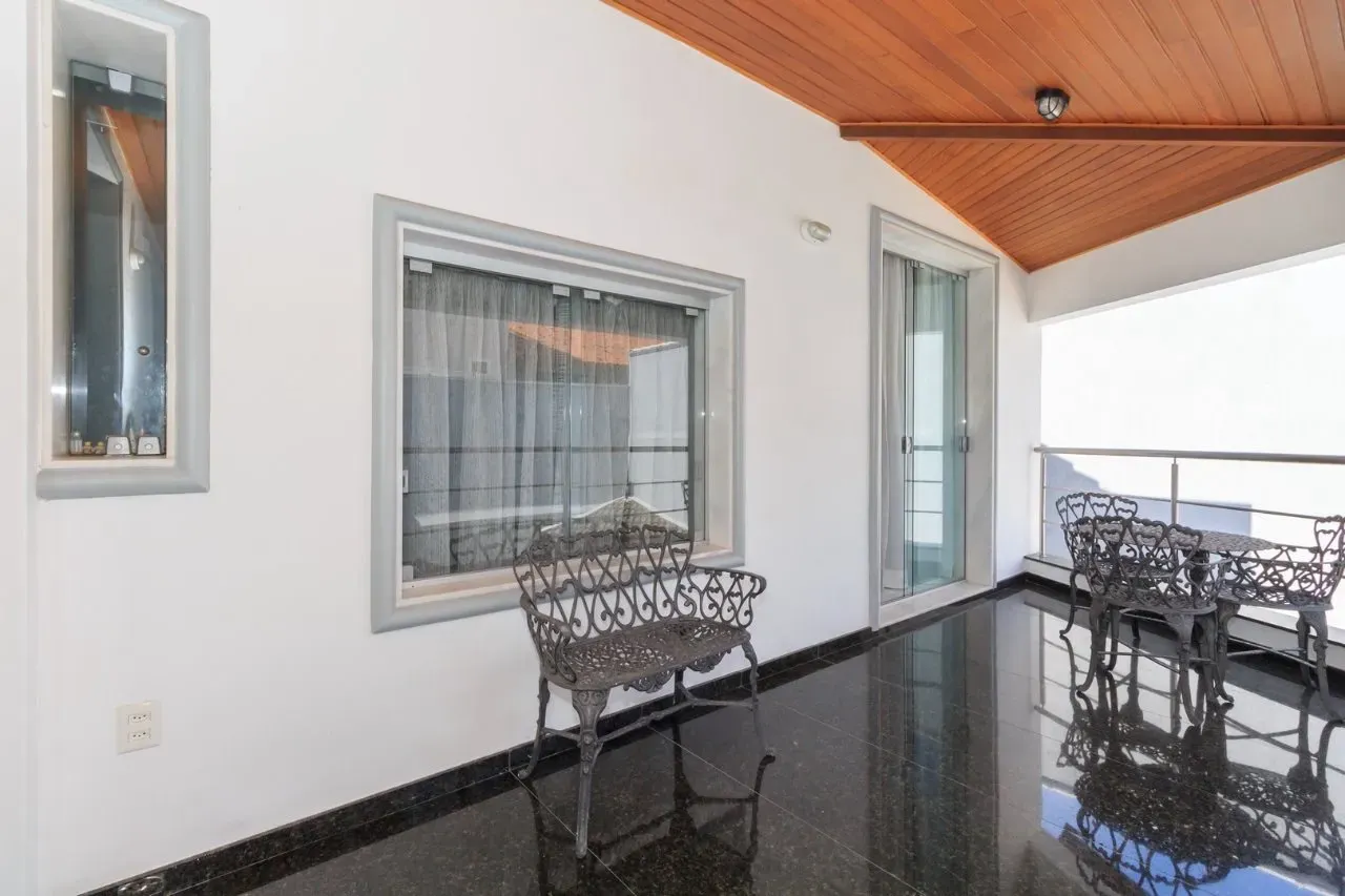 Furnished house with 5 bedrooms and 5 bathrooms — photo 22