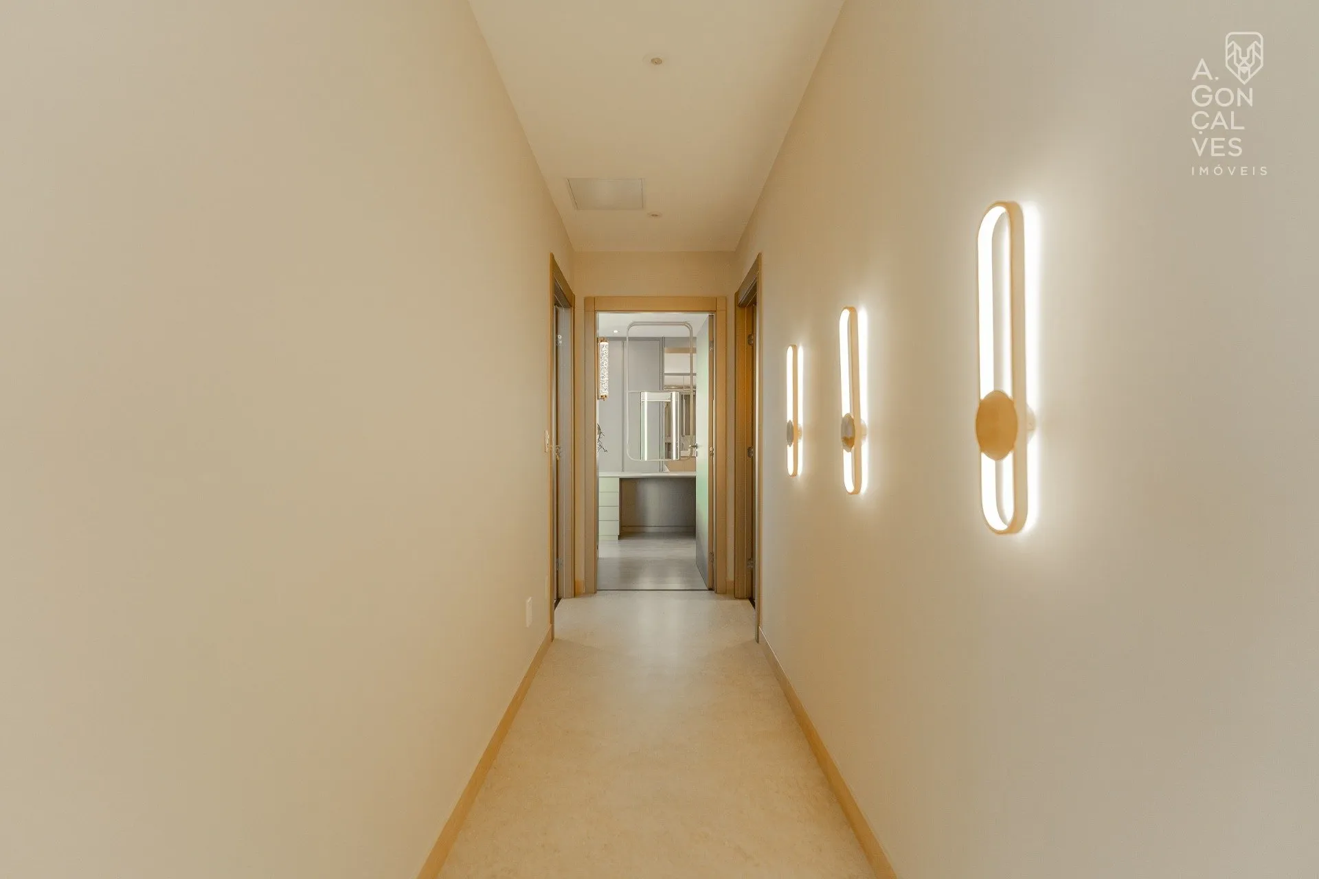 Furnished apartment with 3 suites and 257 m² — photo 8