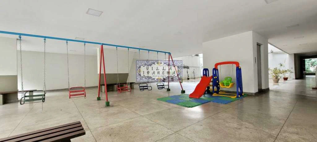 129 m² apartment with 3 bedrooms and a balcony — photo 31