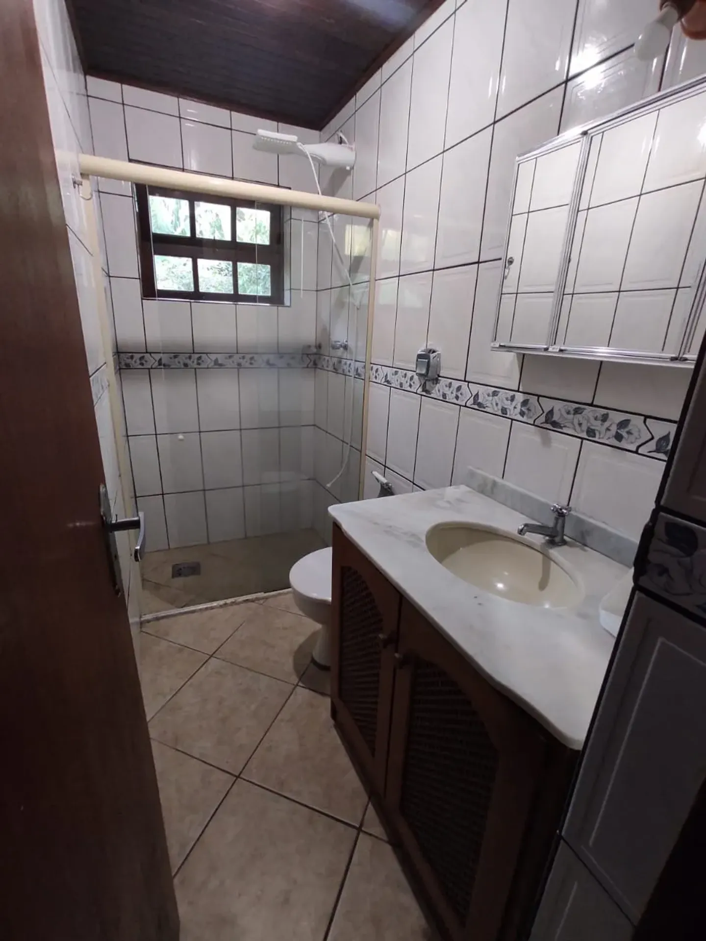 Будинок з 3 спальнями, є суїтна й 2 ванні — photo 6