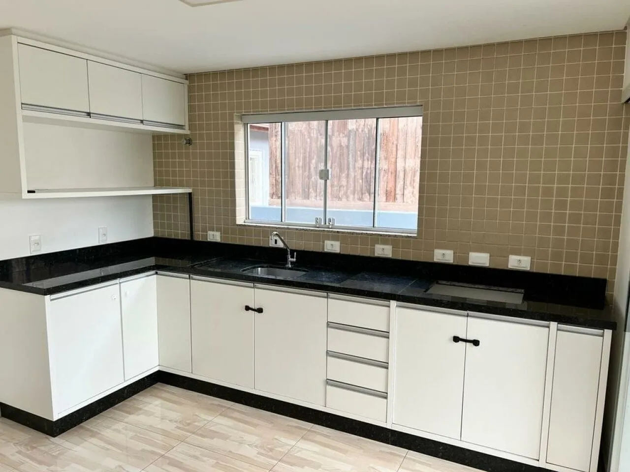 Sobrado de 150 m² com 3 dormitórios e sacada gourmet