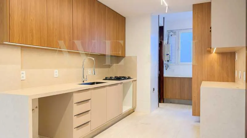 Floor-to-ceiling windows in a 3-bedroom apartment, 170 m² — photo 5