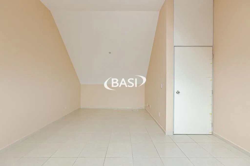 Two-story house with 3 bedrooms and 3 bathrooms, 2 parking — photo 54