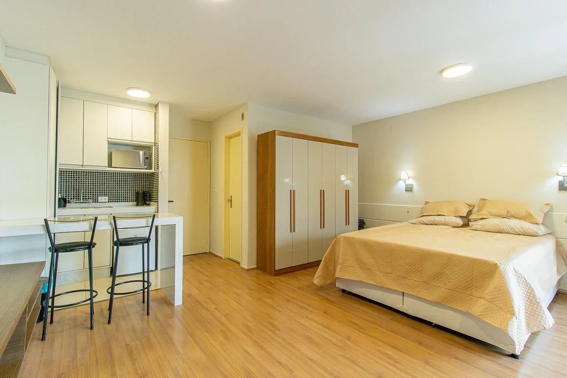 Furnished studio in a building with a gym