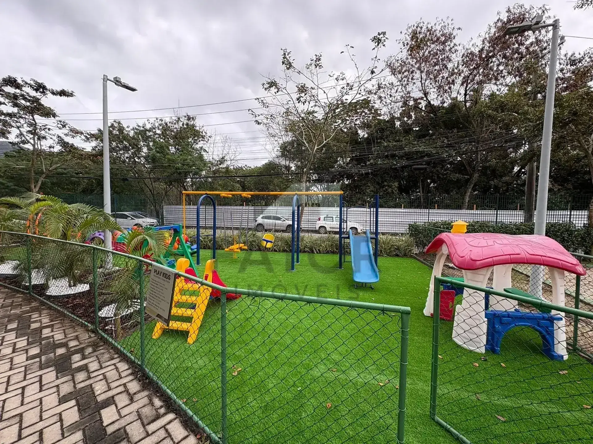 Apartamento com 3 quartos e varanda fechada de vidro — photo 41