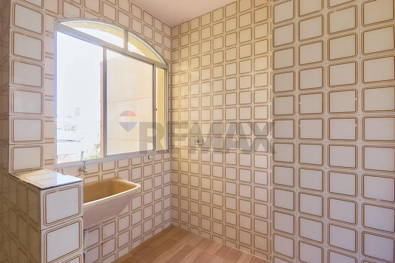 2-bedroom apartment with wood or laminate floors in Curitiba — photo 15