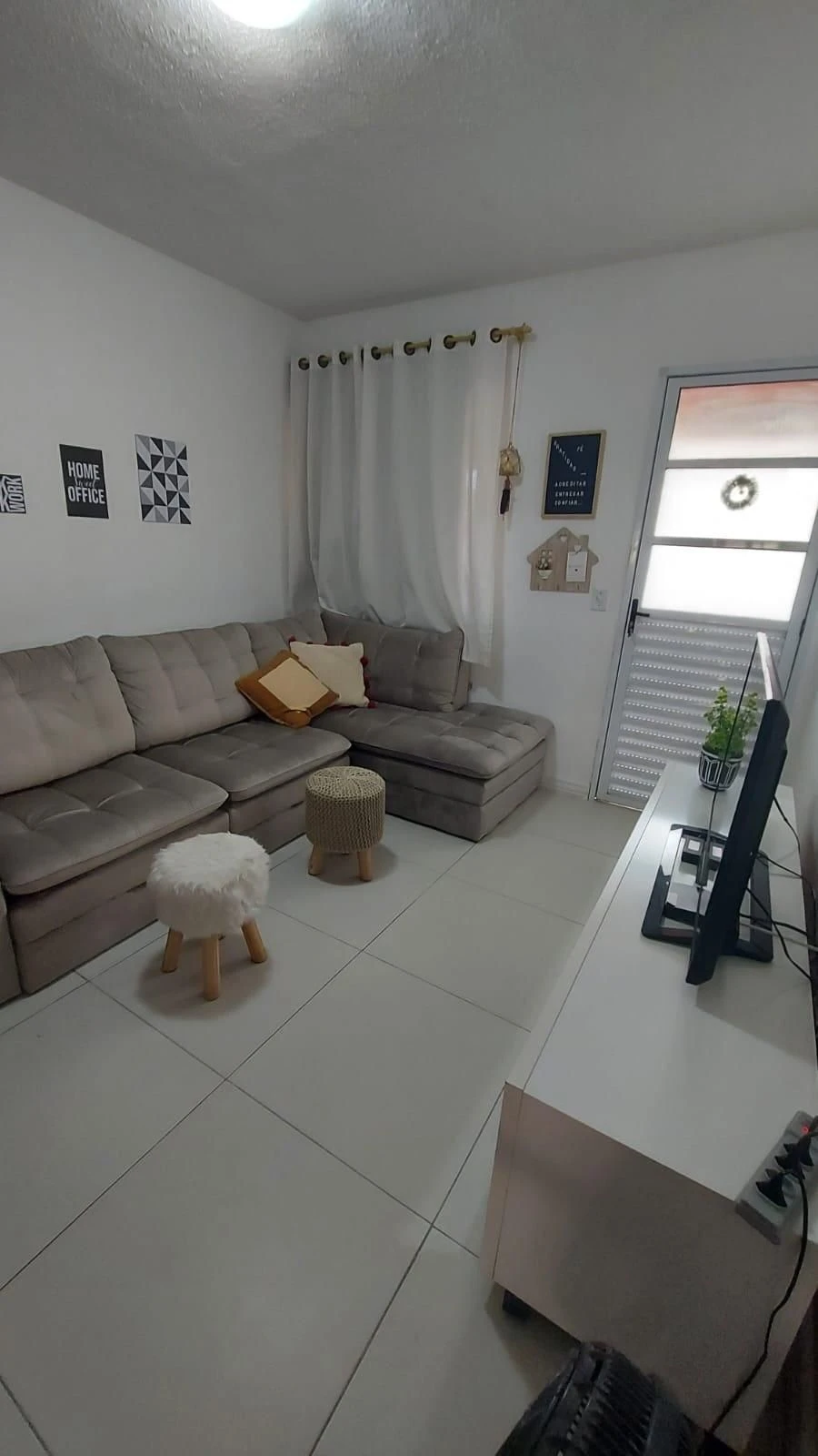 Balcony with a grill in a 2-bedroom house, 52 m²