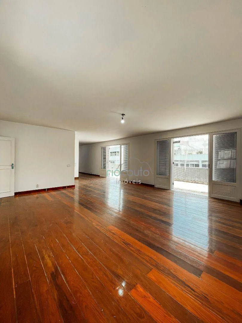Unfurnished apartment with 4 bedrooms and 377 m² — photo 8
