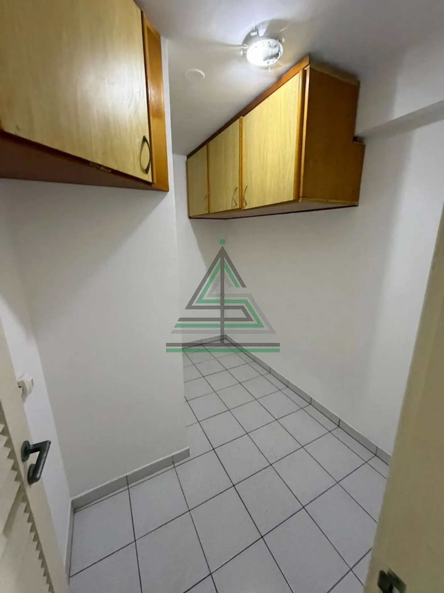 Apartment on the 21st floor with a home office — photo 2