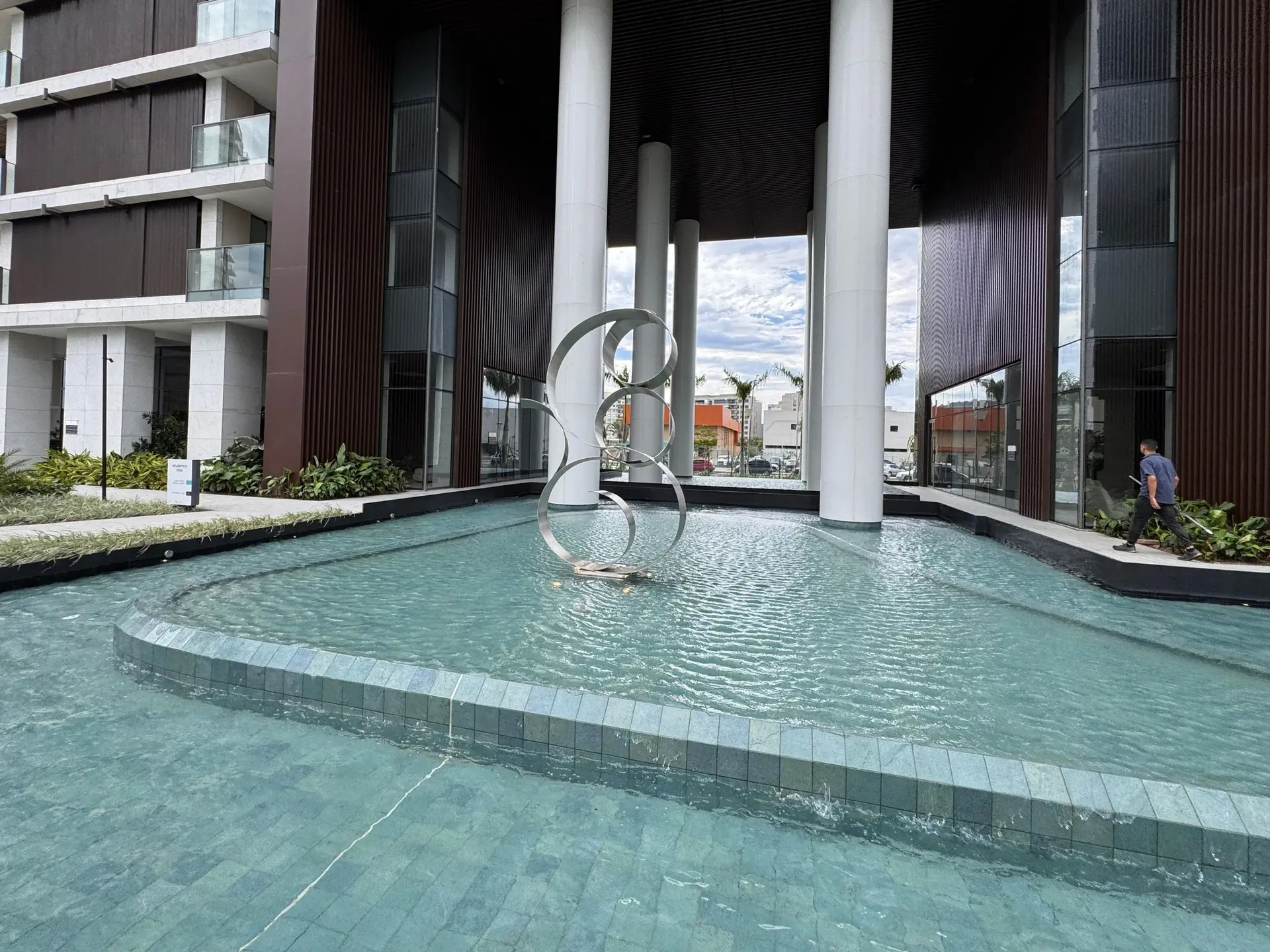 Furnished apartment with 3 en-suite bedrooms and balcony — photo 21