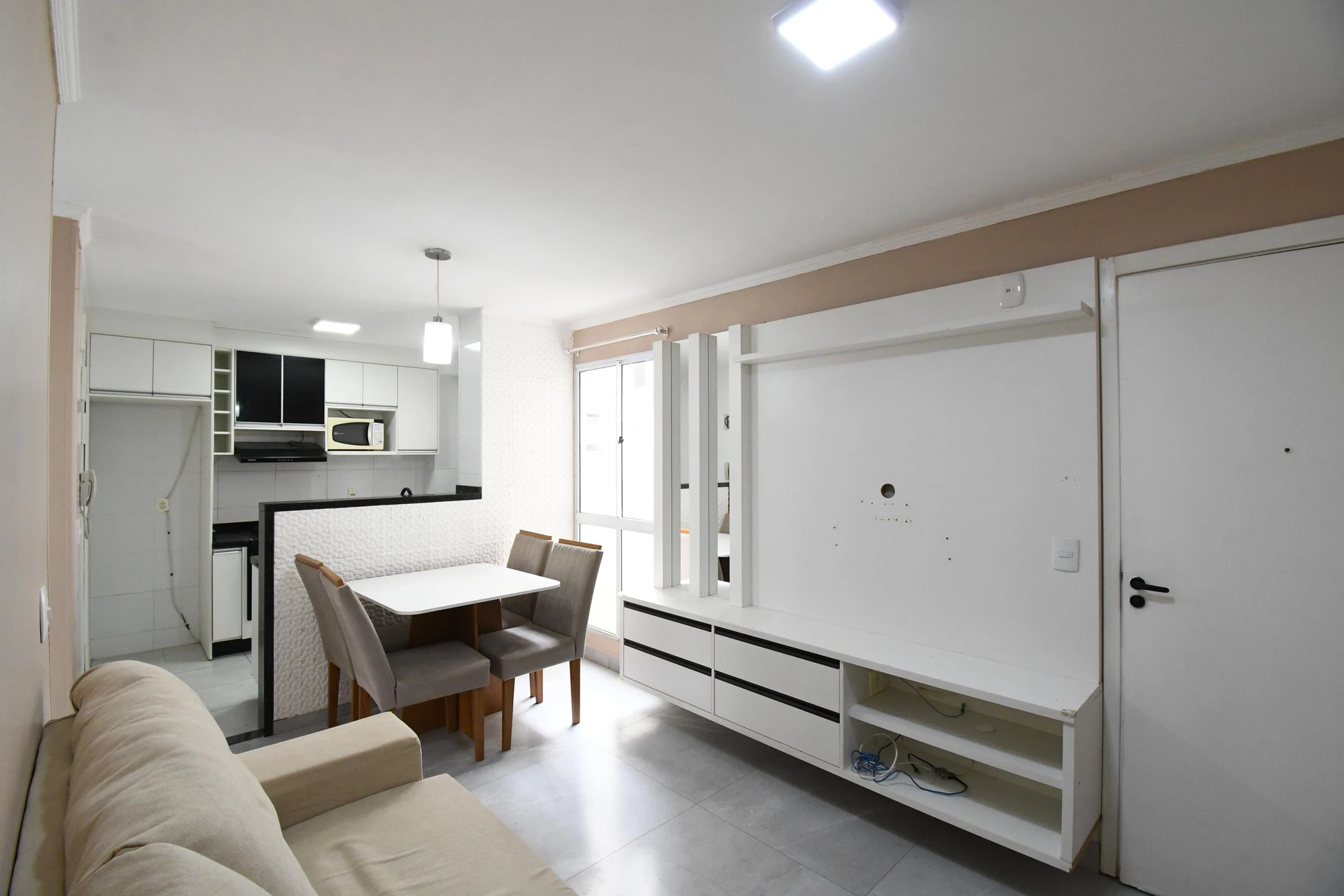 2-bedroom apartment in a building with a gym — photo 8
