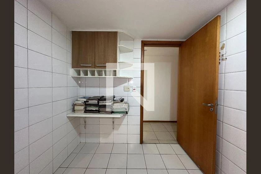 3-bedroom apartment in a building with a gym — photo 22