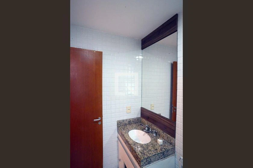 Glass-enclosed balcony in a 4-bedroom apartment, 233 m² — photo 40