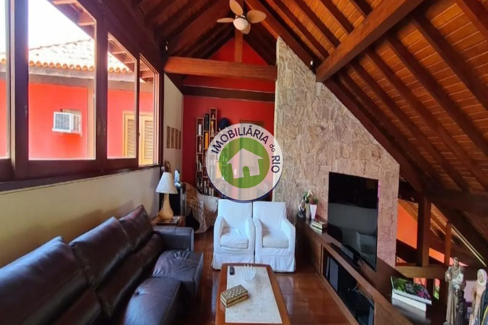 House with a balcony, 5 bedrooms and 5 bathrooms — photo 21