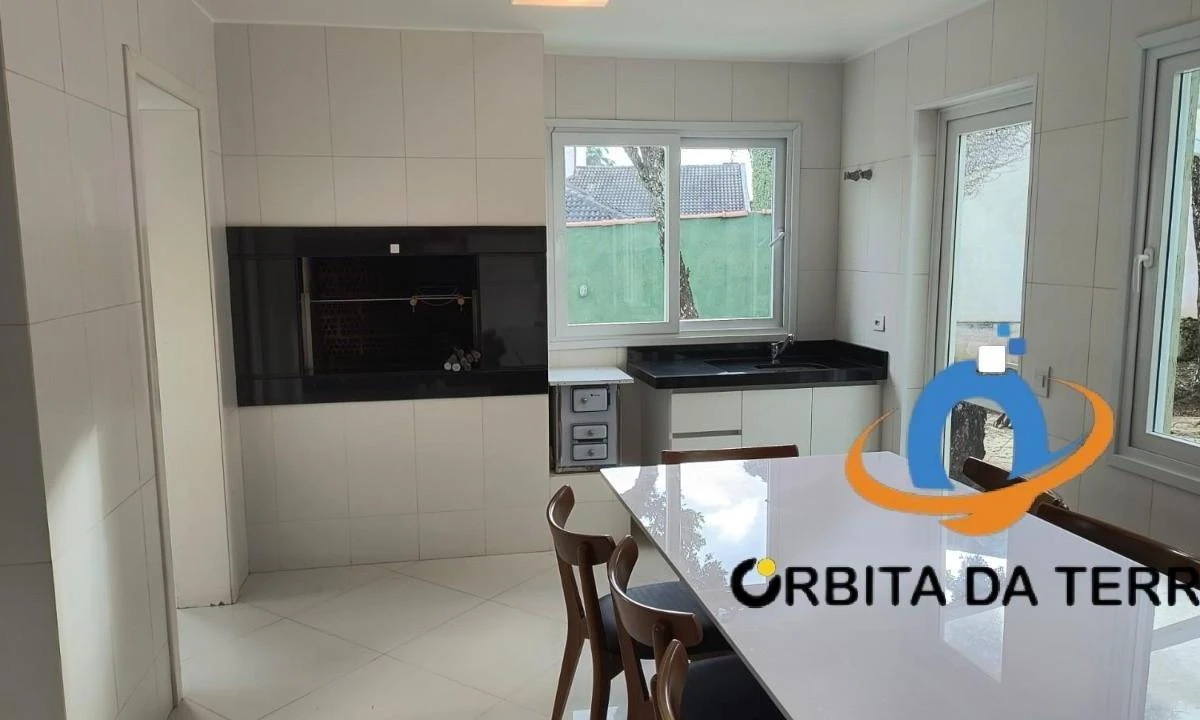 5-bedroom house with a bathtub in Curitiba — photo 15