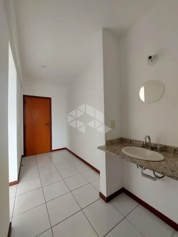 3-bedroom apartment with a balcony and 1 parking spot — photo 21