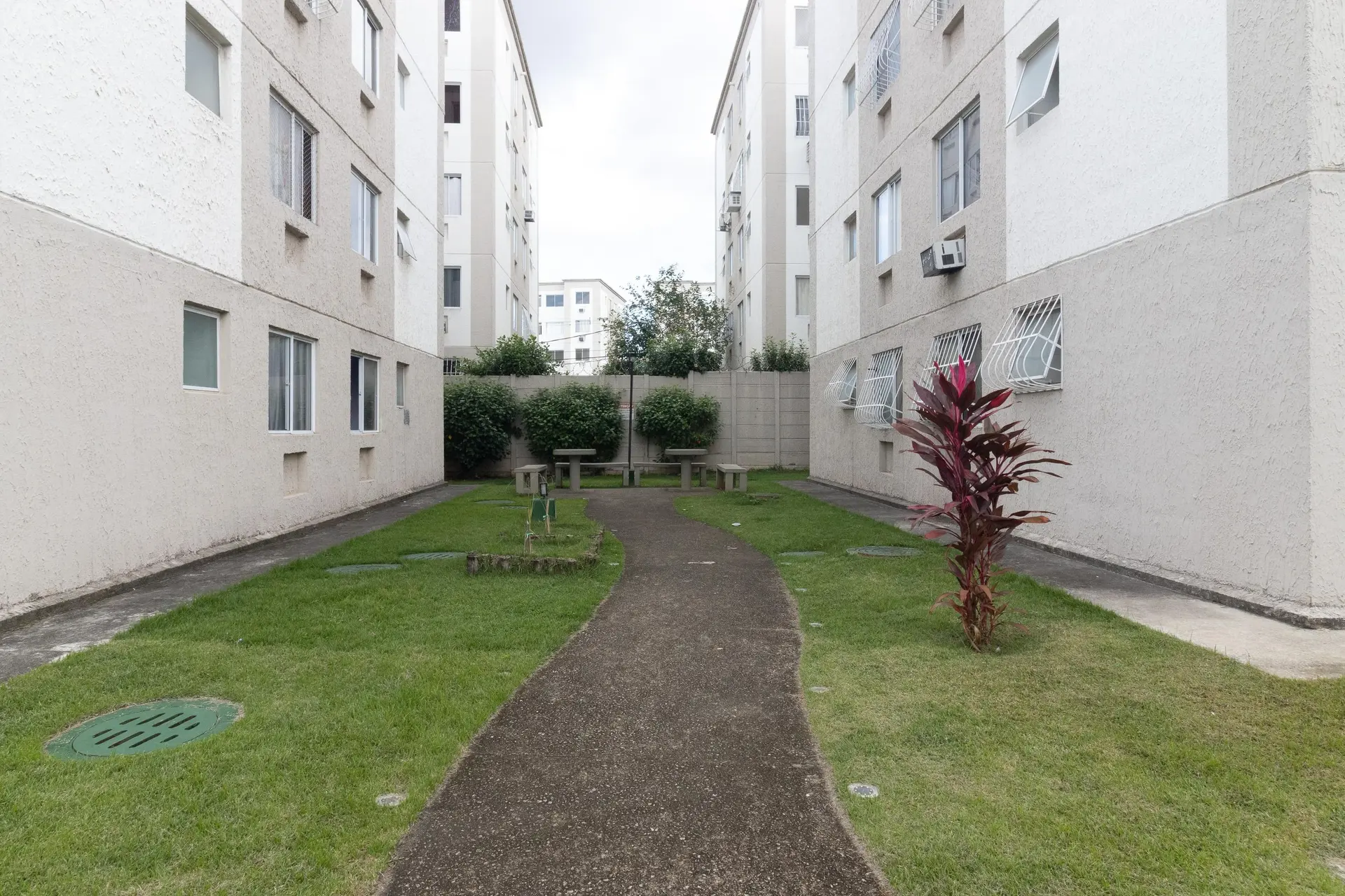 Furnished 2-bedroom apartment with 1 bathroom — photo 25