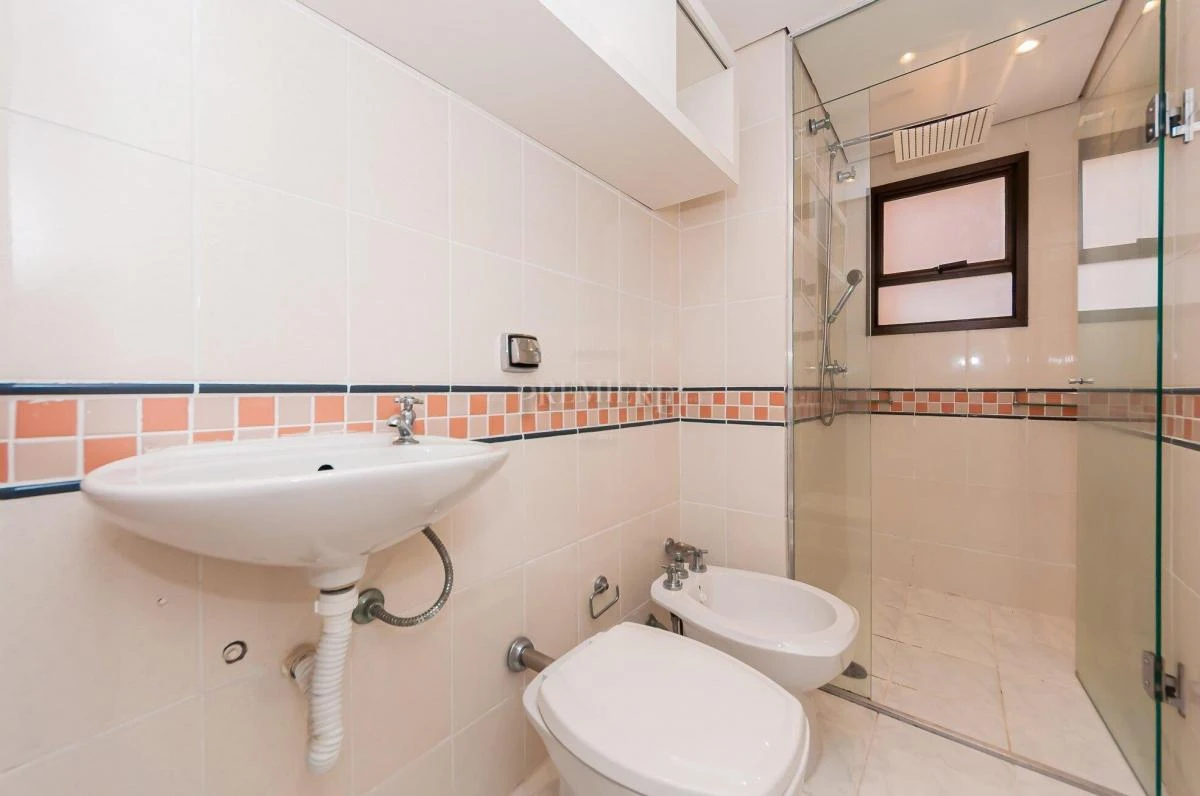 3-bedroom apartment with a bathtub in Curitiba — photo 5