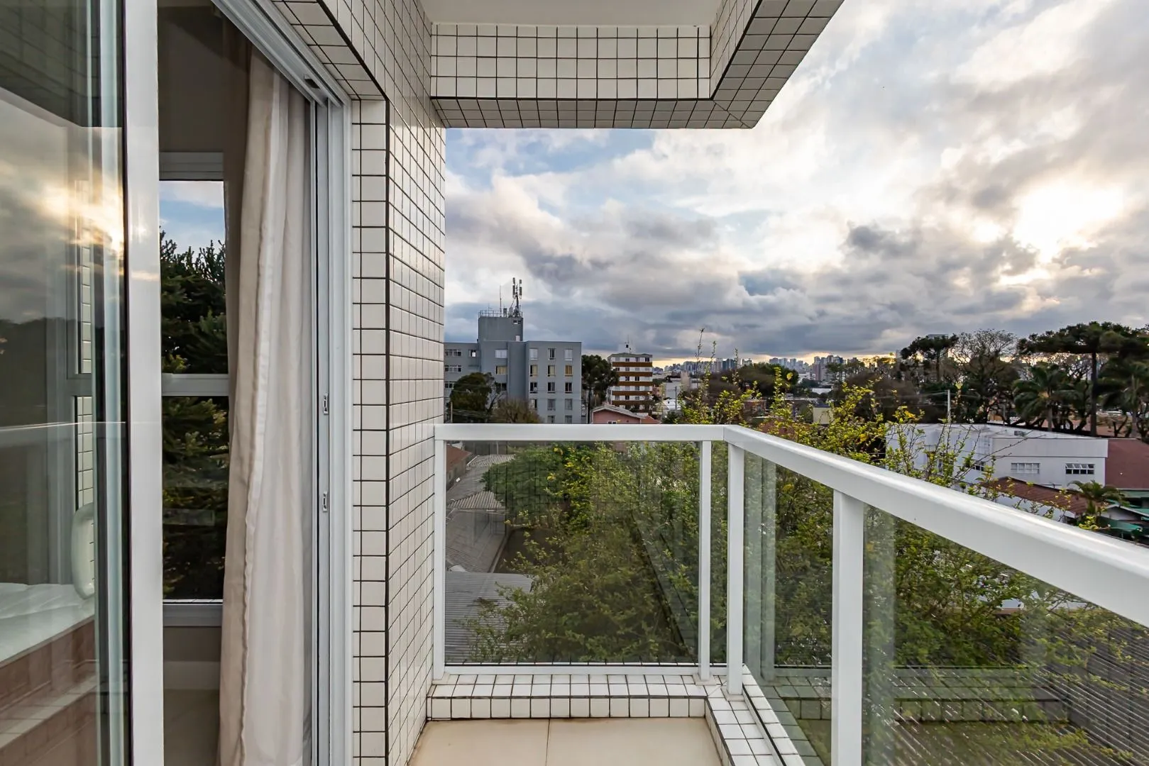 2-bedroom apartment with a washing machine in Curitiba — photo 13