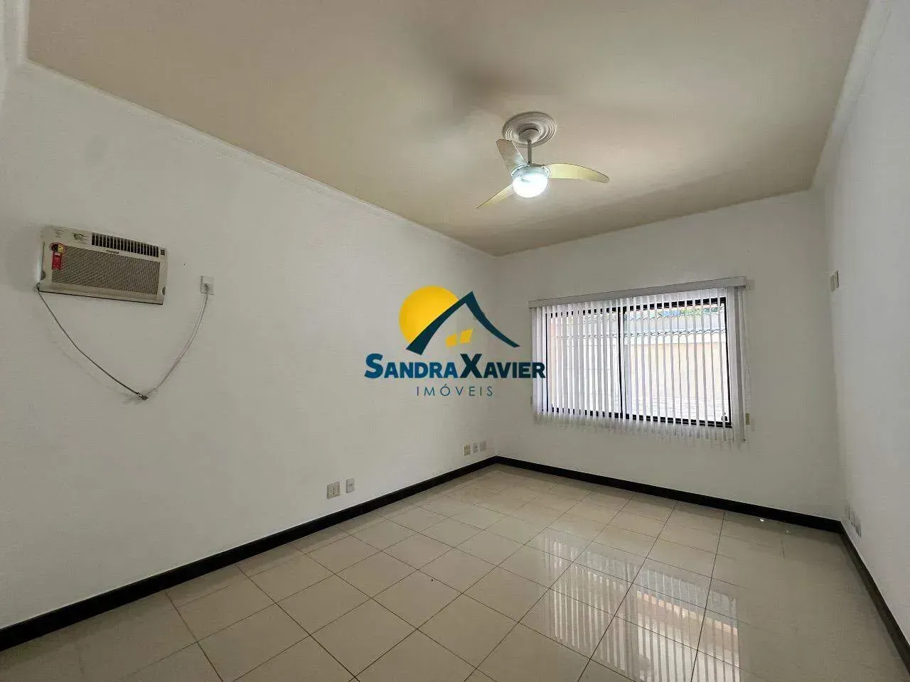 Casa com 4 quartos e 5 banheiros, varanda com churrasqueira — photo 27