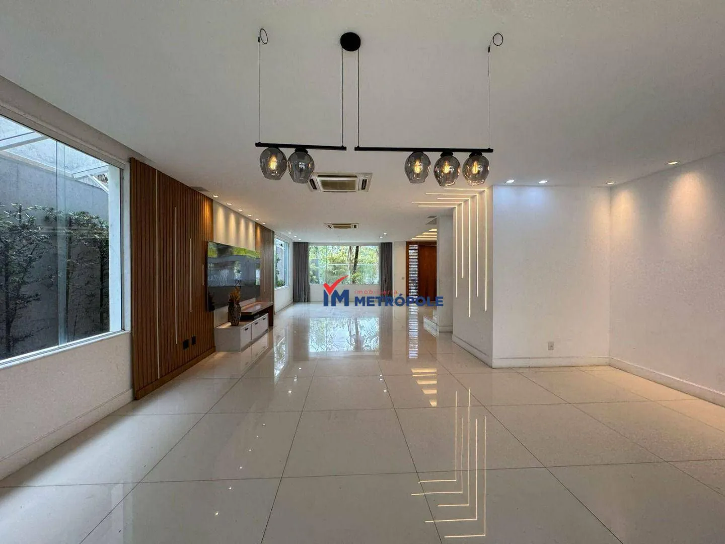 5 quartos e janelas do piso ao teto: casa de 600 m² — photo 2