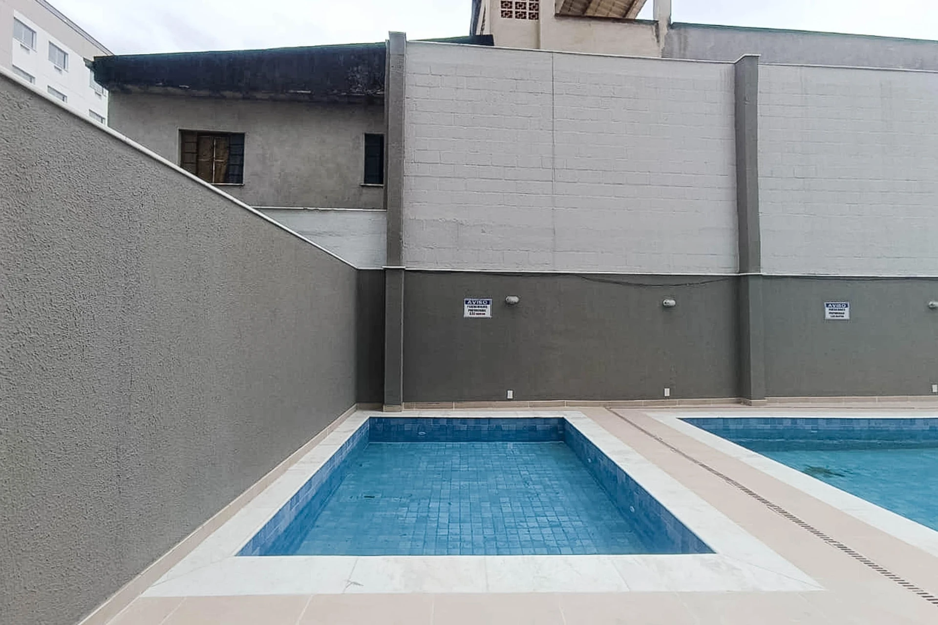 2-bedroom apartment in a building with a gym — photo 12