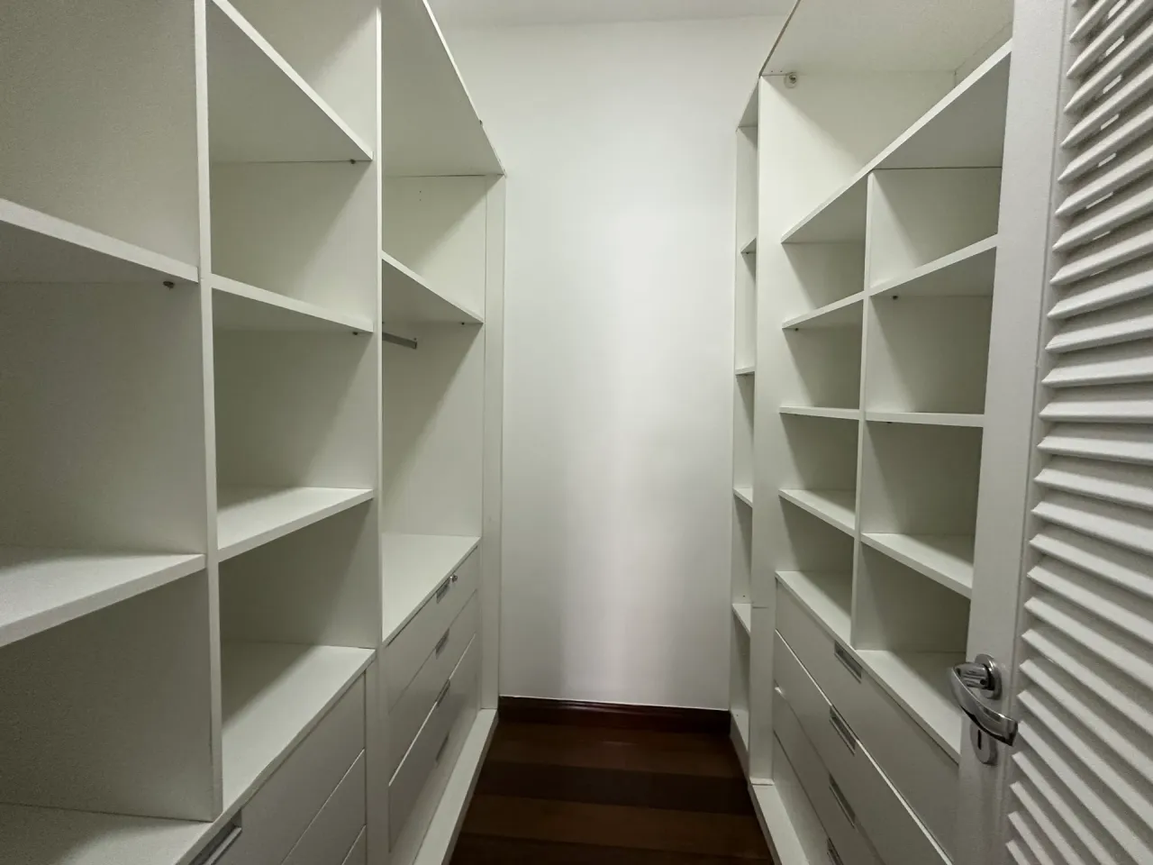 Casa sem mobília com 5 quartos e fogão a gás — photo 8