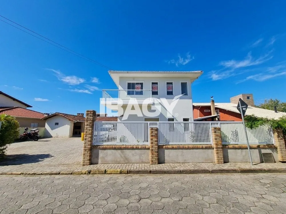 Unfurnished 4-bedroom apartment with 1 parking spot and 103 m²