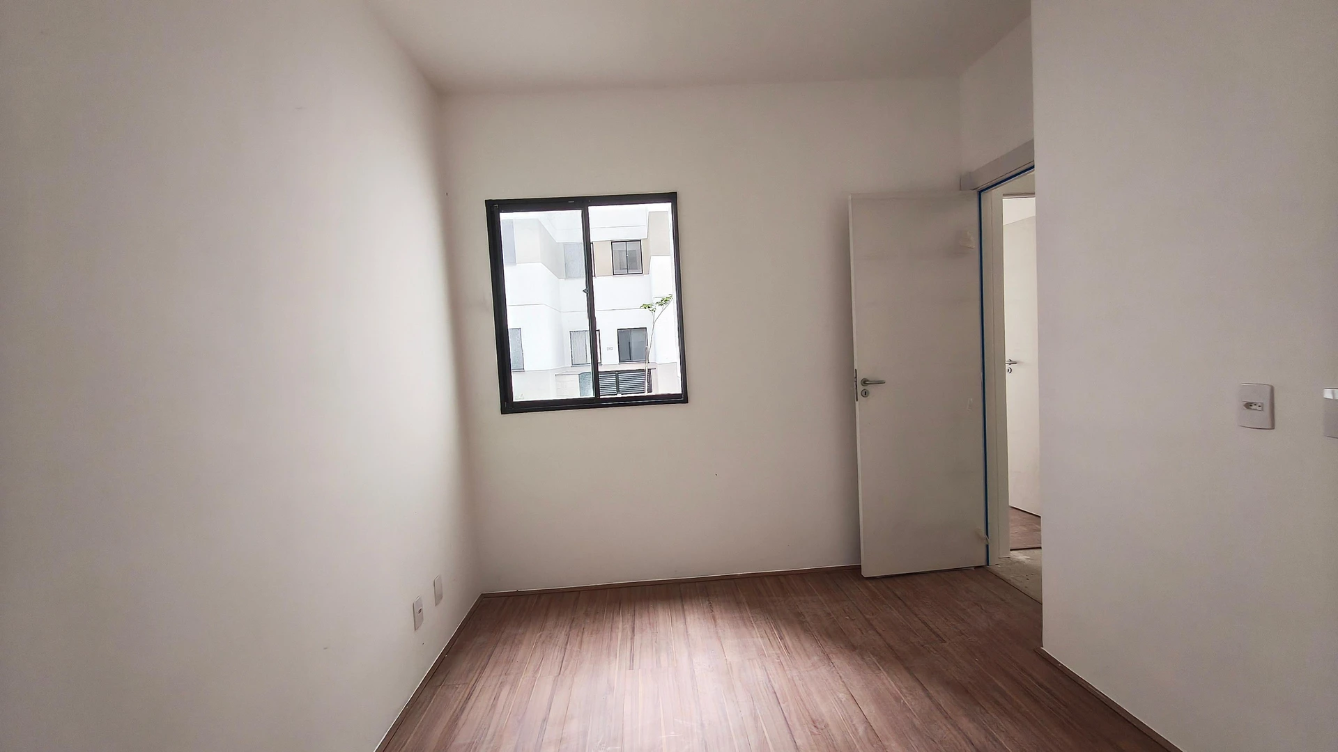 2-bedroom apartment in a building with a gym — photo 14