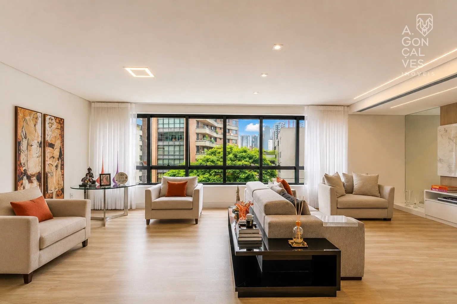 Furnished 223 m² apartment with 3 en-suites and 3 parking spots — photo 13