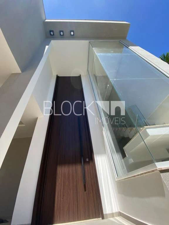Condominium house with 4 en-suite rooms and open kitchen — photo 10