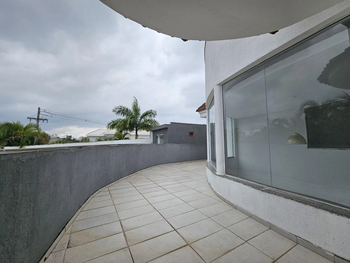 6-bedroom house with a closed-off kitchen — photo 5