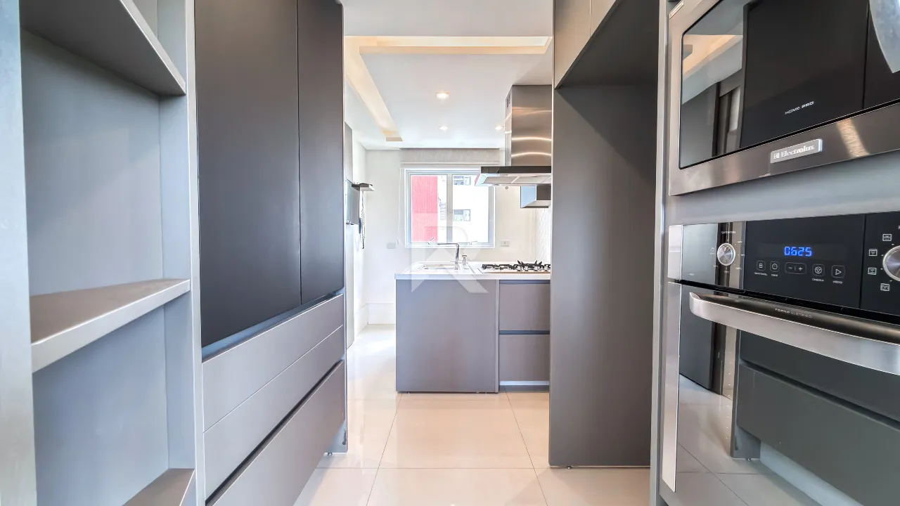 331 m² apartment with 2 parking spaces and 2 en-suites — photo 11