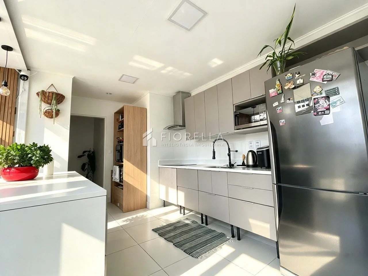 Furnished apartment, 184 m², with a glass-enclosed balcony — photo 8