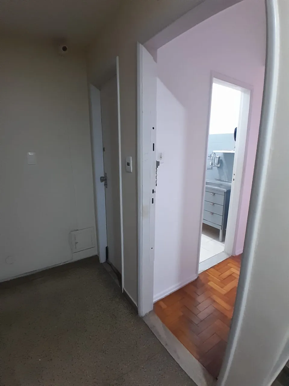 2-bedroom apartment with a separate, closed kitchen — photo 16