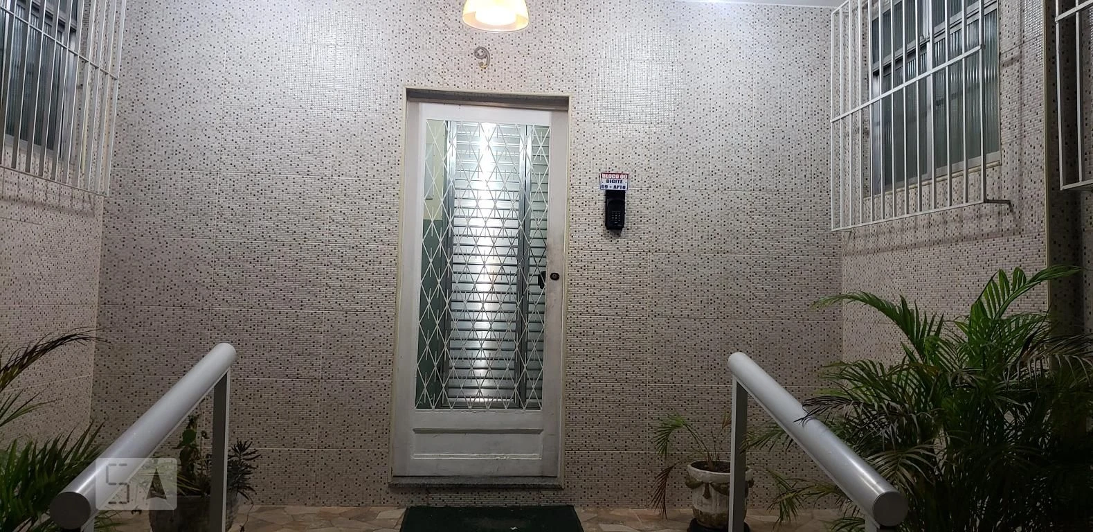 2-bedroom apartment in a building with a gym — photo 3