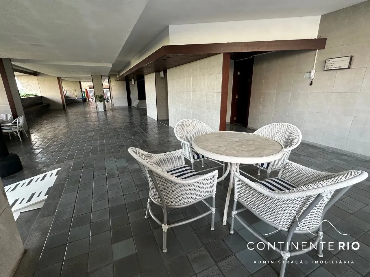Apartamento con 4 dormitorios y balcón acristalado — photo 34