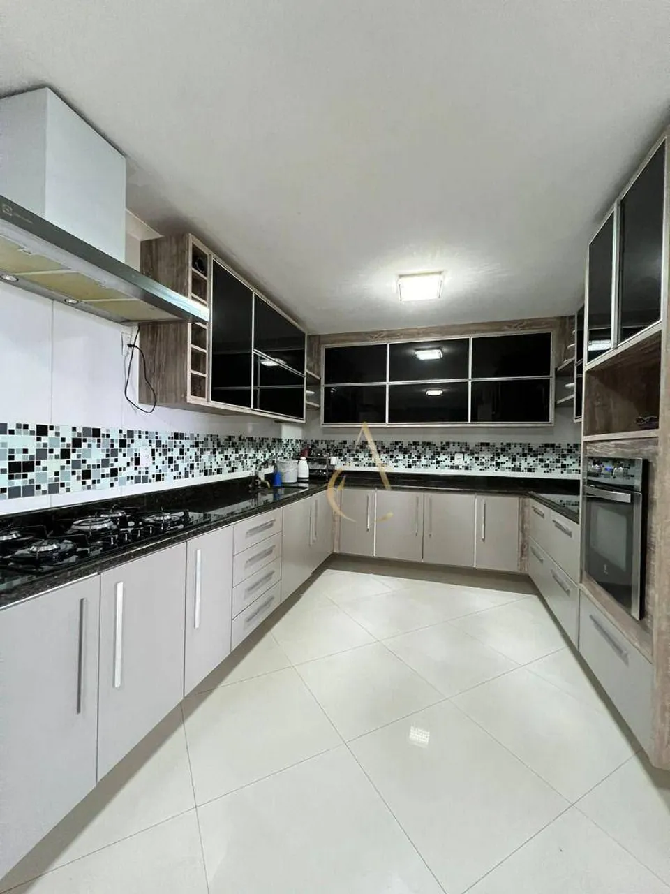 Rental apartment with 5 bedrooms and 4 bathrooms — photo 2