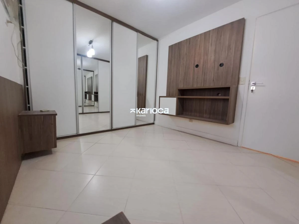 2-bedroom apartment with a glass-enclosed balcony — photo 5