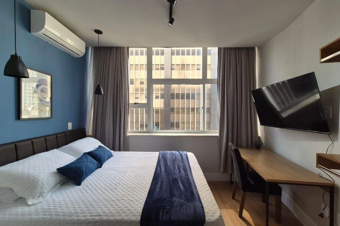 Furnished 1-bedroom apartment with open-plan kitchen — photo 3